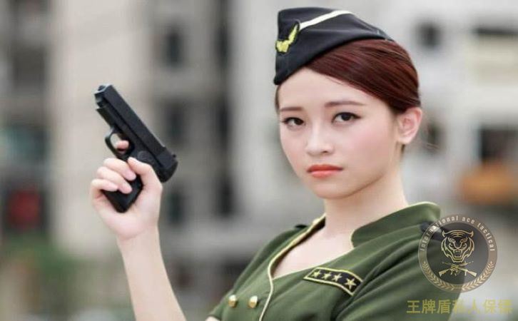 私人女保镖.jpg