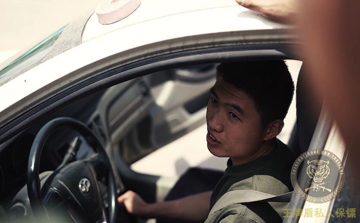 保镖驾驶.jpg