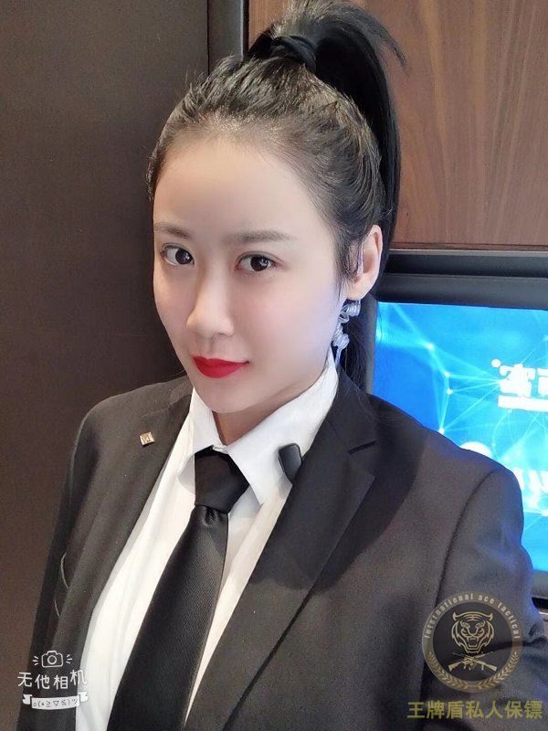 为防止抑郁症自杀，北京家长雇王牌盾女子保镖陪同女儿