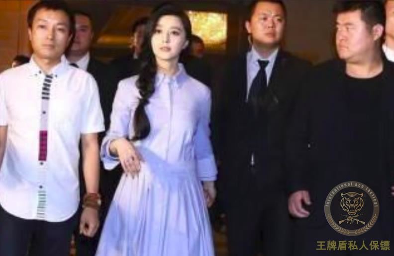 保镖为何都要穿西装？长见识了