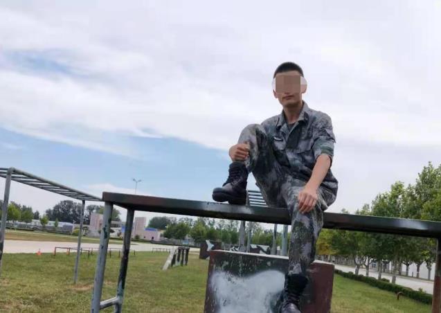 郑宇豪-多年军旅经验-对待工作一丝不苟-习武多年、为人正直-擅长综合格斗