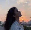 女保镖在什么地方吃饭？